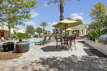 Poolside bbq area for those beatiful nights outdoors